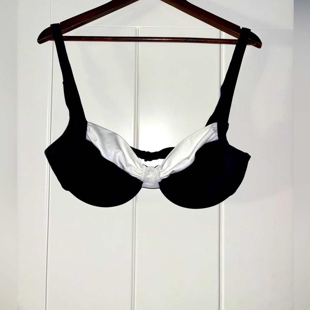 Ujena  Calypso  Underwire Bra Swim Bikini Top 2X Full Coverage Hook Back Closure